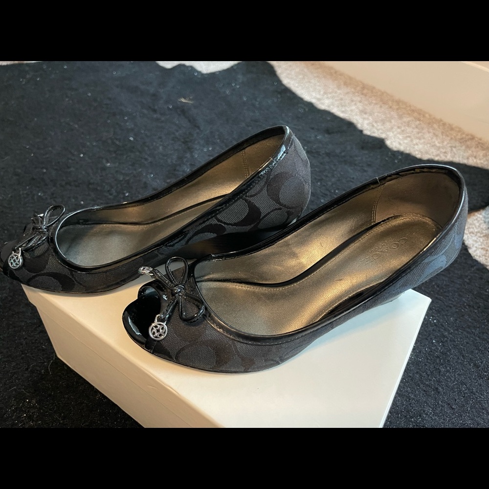 COACH PAOLA II 12CM/MAT CALF PEEP TOE WEDGES